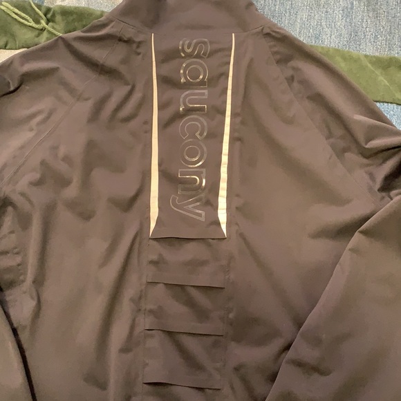 Saucony - Women’s Medium - Run Shield Flexshell Jacket - Picture 7 of 10